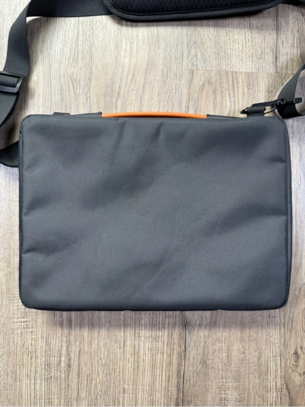 Tomtoc bag built